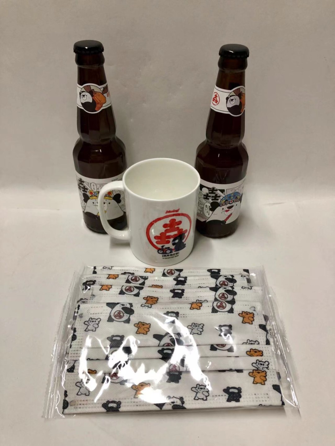零元拍：德云社阎鹤祥ip主题礼盒 内含特制精酿 印花口罩 和杯子一枚 很大一盒 非对外发售款 市场罕见 好玩有趣