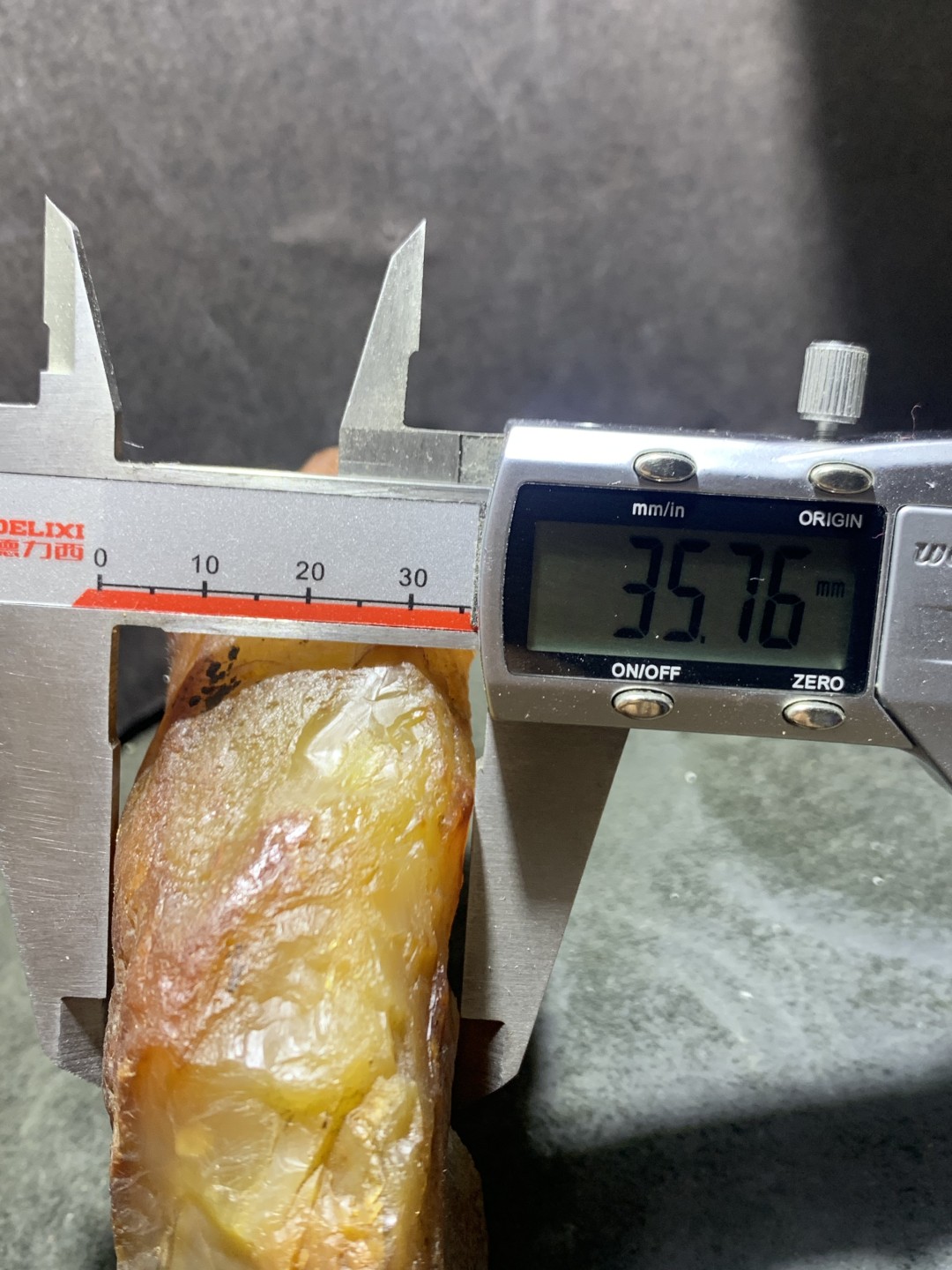 精美天然原皮玛瑙原石雕刻达摩祖师摆件，把件一个，