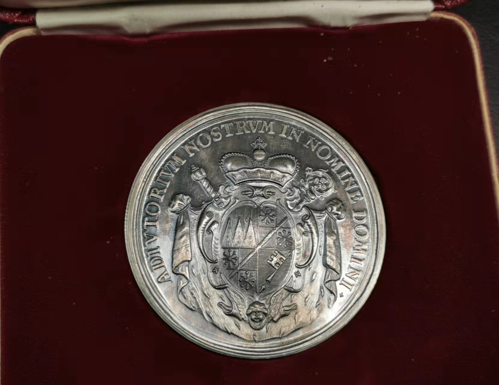 凡希社世界钱币微拍第一百九十三期 德国沃尔茨堡纪念银章原盒证书 75mm