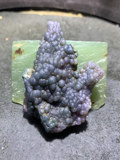 精美印尼紫罗兰葡萄玛瑙原石一个， - 精美印尼紫罗兰葡萄玛瑙原石一个，