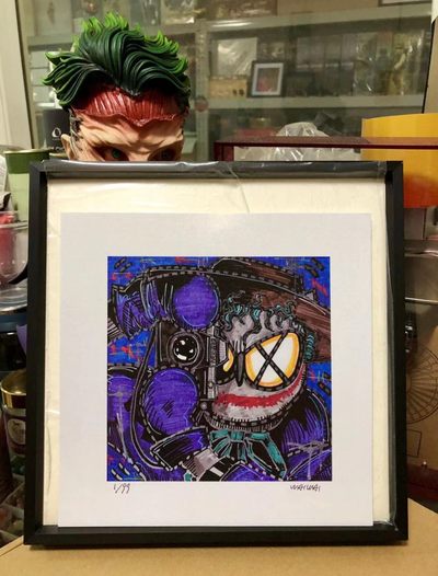 零元拍：歪歪亲笔签名 OWSON系列限量插画复制画《小丑》，尺寸约22/22厘米，拍品不含镜框 - 零元拍：歪歪亲笔签名 OWSON系列限量插画复制画《小丑》，尺寸约22/22厘米，拍品不含镜框