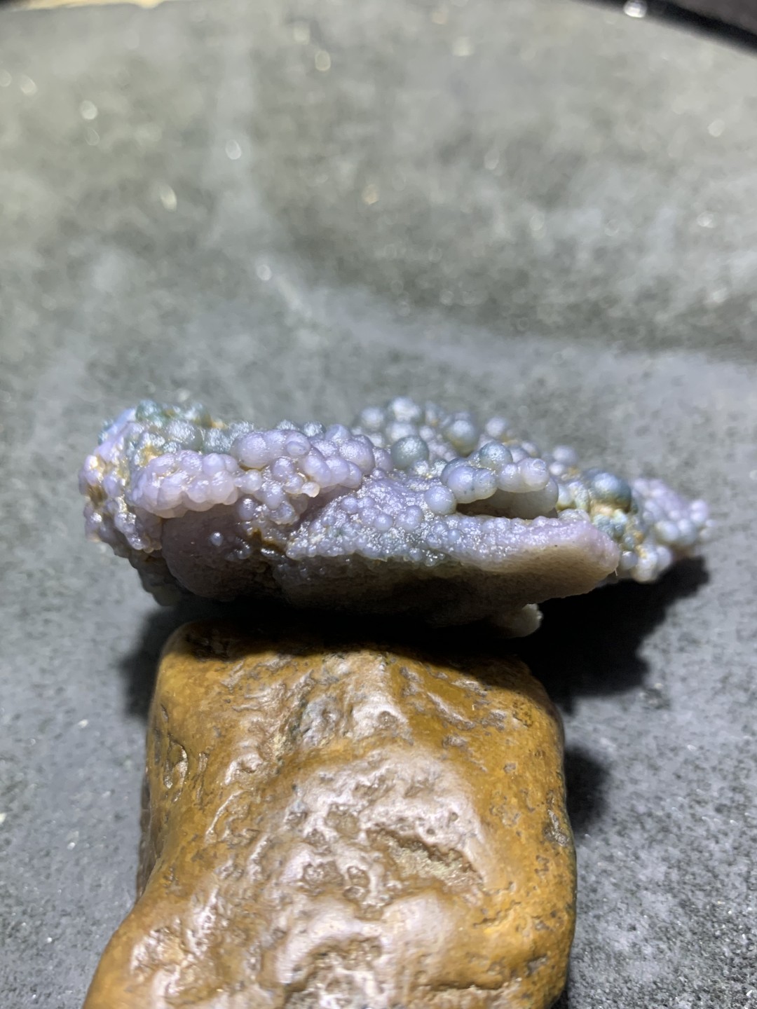 精美印尼紫罗兰葡萄玛瑙原石一个，