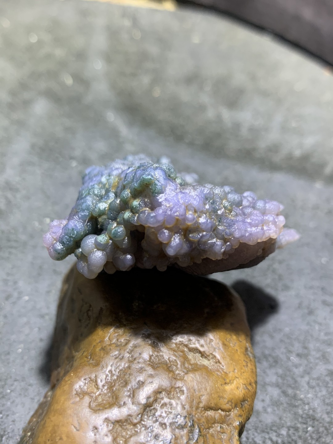 精美印尼紫罗兰葡萄玛瑙原石一个，