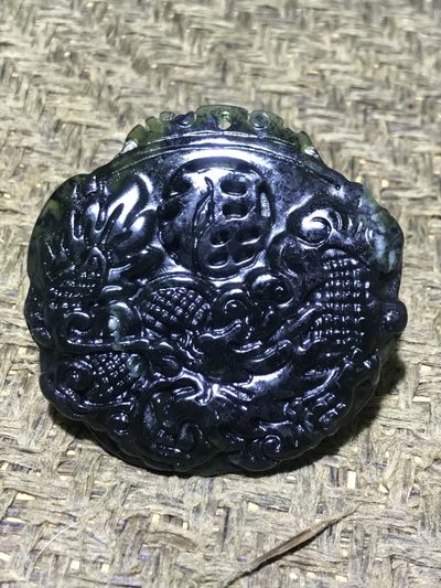 精美墨玉雕刻龙牌一个， - 精美墨玉雕刻龙牌一个，