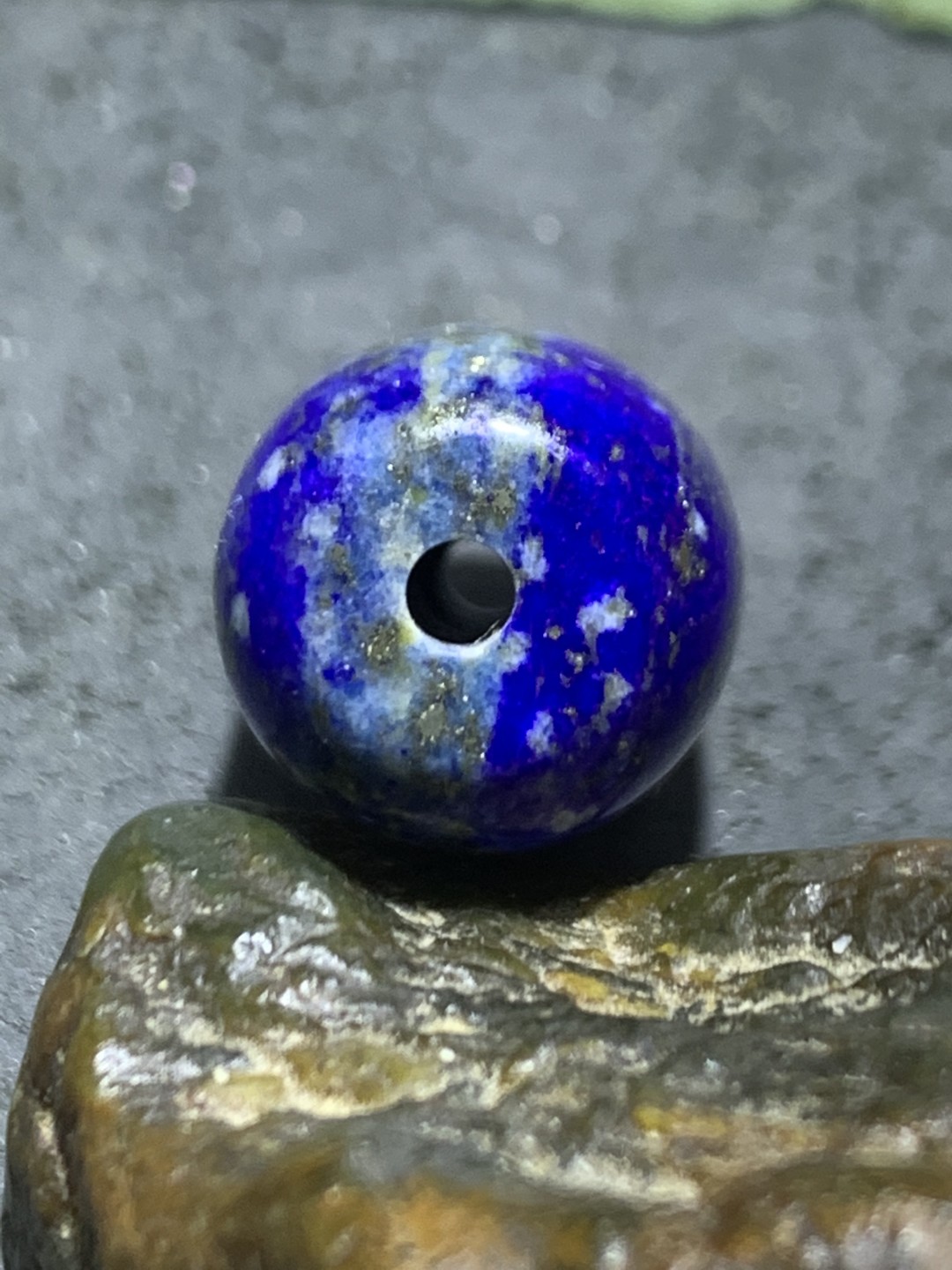 精美阿富汗老矿青金石桶珠一颗