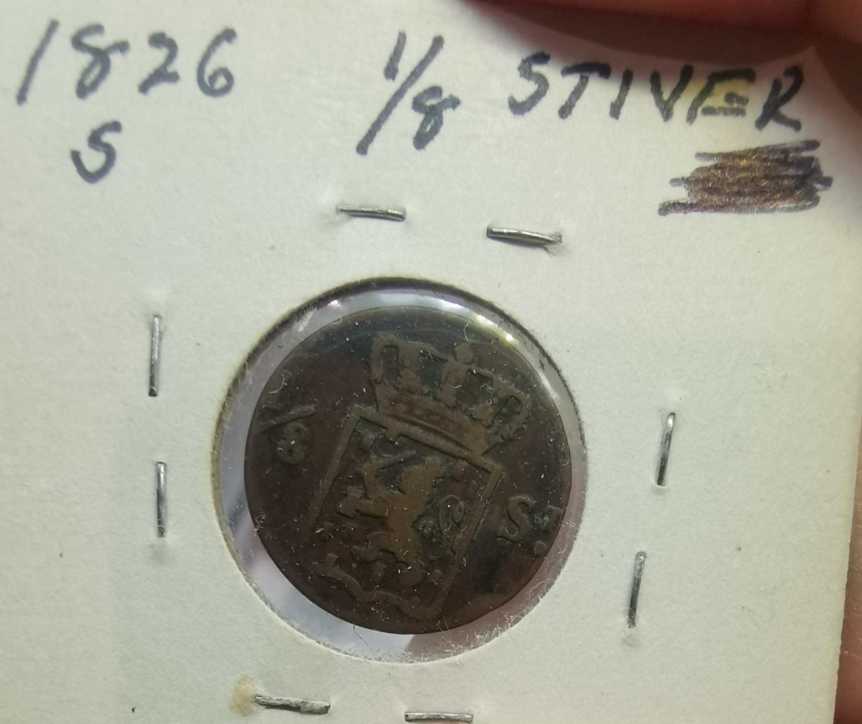 乐游外币-来自国外老藏家的散币 1826荷属西印度铜币-两个黑点在纸夹外-不在币上