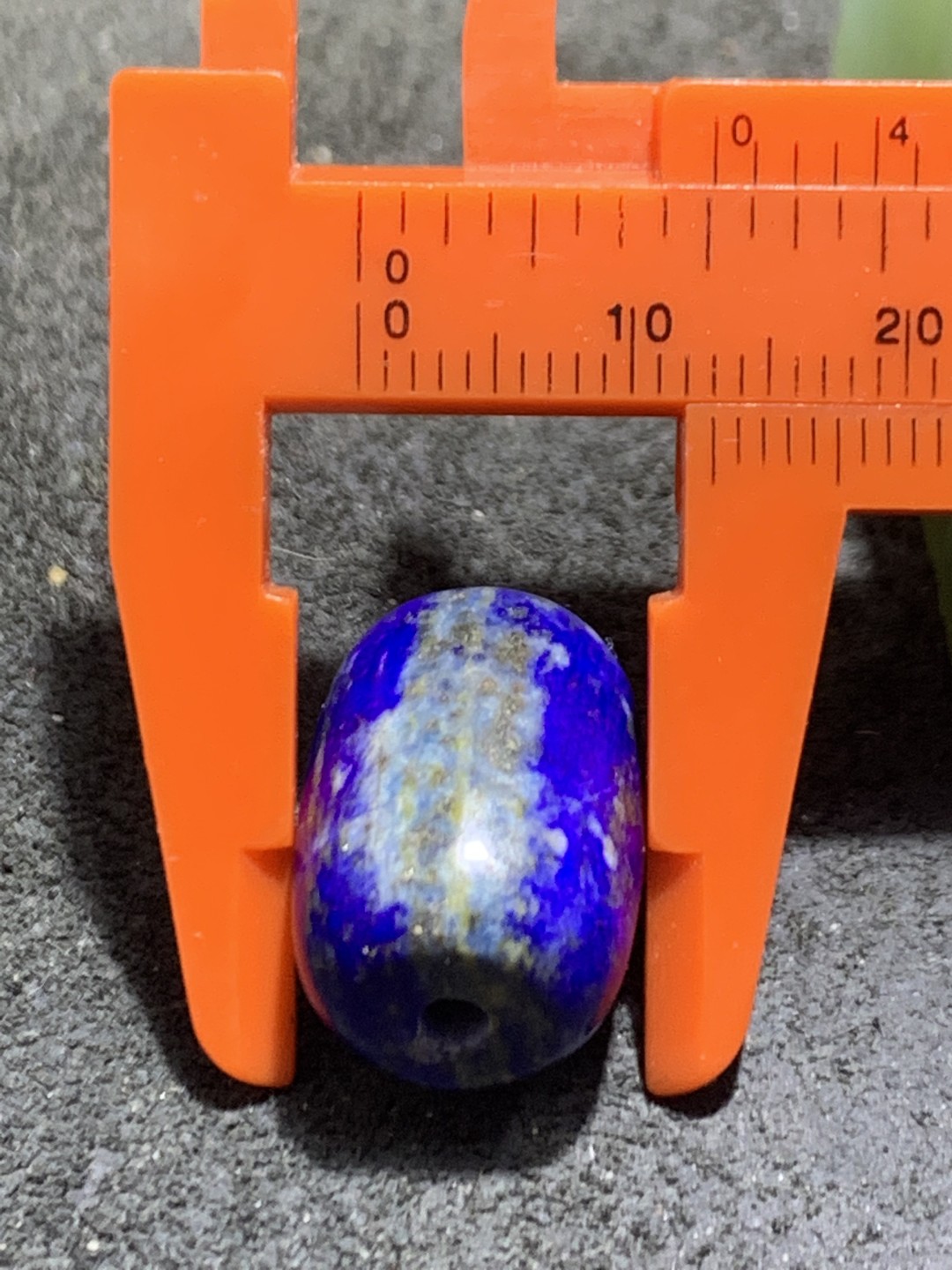 精美阿富汗老矿青金石桶珠一颗