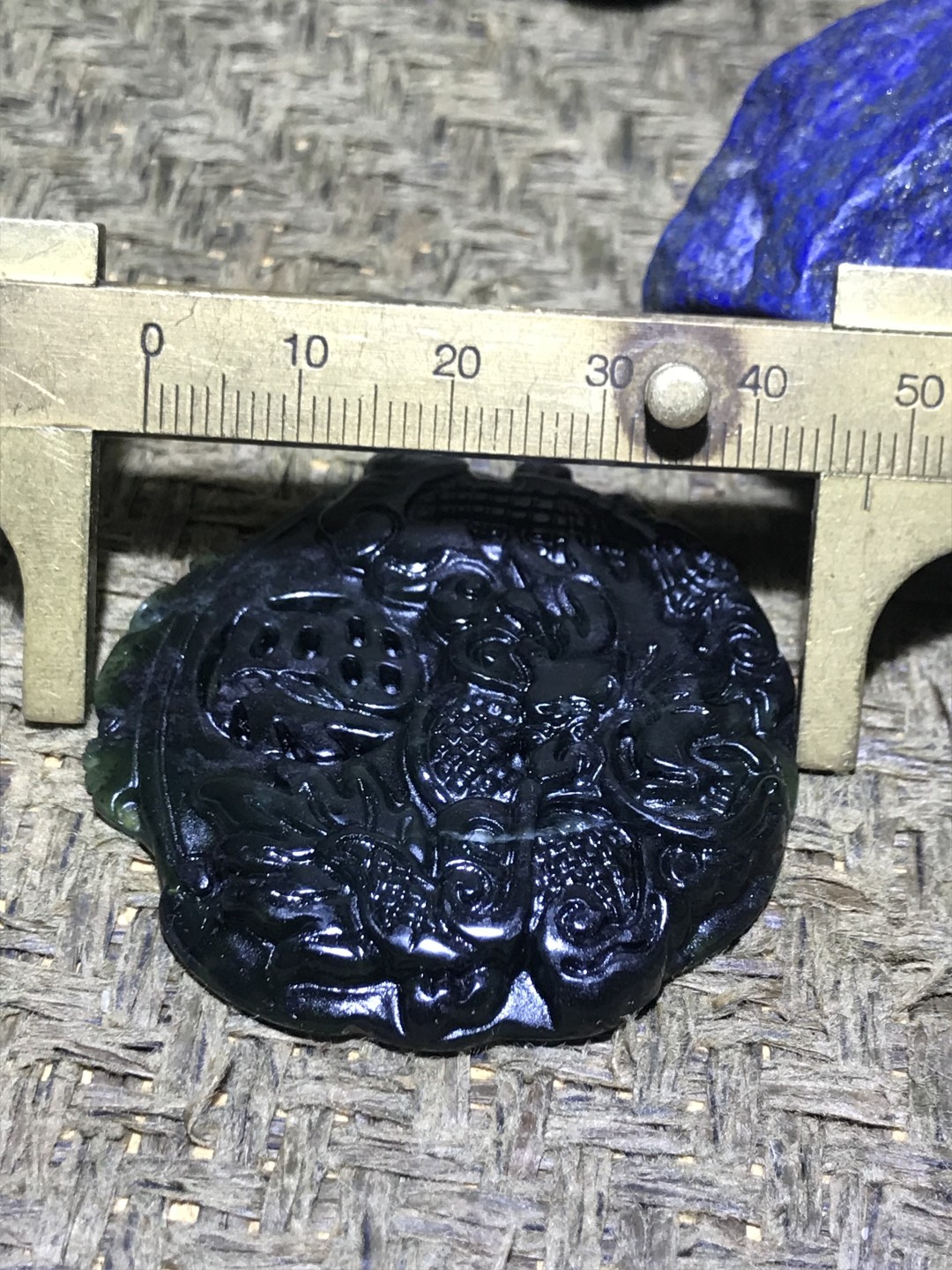 精美墨玉雕刻龙牌一个，