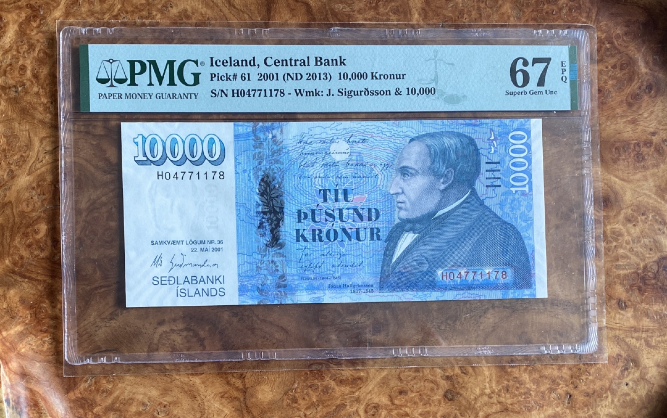 Chase Auction（得物拍卖）第5期 - - 中外纸币、硬币联拍 2001年冰岛10000克朗，PMG67分！
