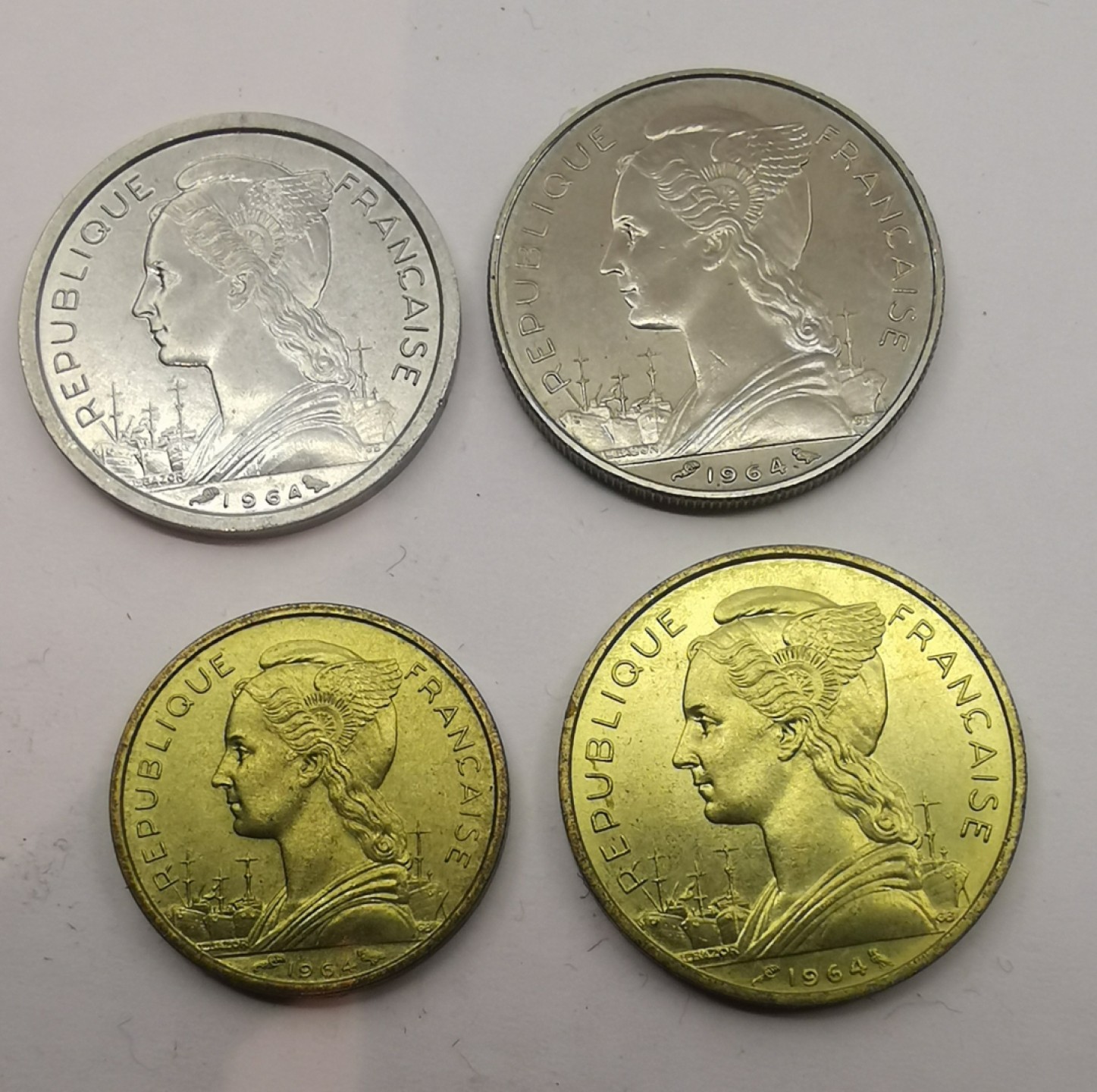乐游外币-来自国外老藏家的散币 1964法属留尼汪岛4枚UNC