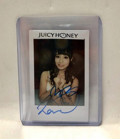 零元拍：邻家妹妹系老师初川南亲笔签名拍立得，日本JH公司官方出品，拍立得每张都是1/1，值得拥有。此货已很难引进，错过难寻，画面切的完整，十分难得