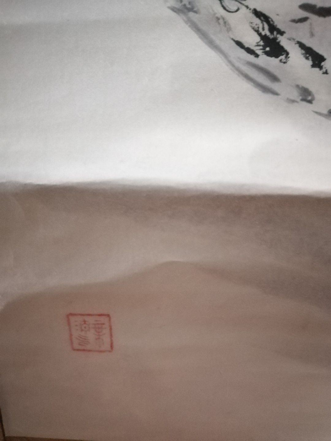 包老包真早年国外回流国画之雪景老立轴！规格尺寸：全长约198厘米，画心136厘米X34厘米。品相描述：纸木，硬木轴