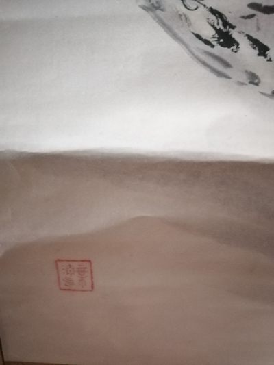 包老包真早年国外回流国画之雪景老立轴！规格尺寸：全长约198厘米，画心136厘米X34厘米。品相描述：纸木，硬木轴