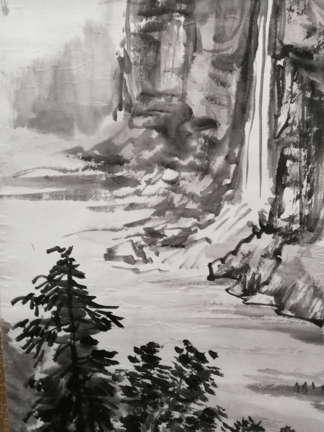 包老包真早年国外回流国画之水墨山水图老立轴！规格尺寸：全长约188厘米，画心136厘米X34厘米。品相描述：纸本，两硬木轴头都在，