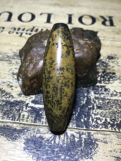 精美天然罕见鱼籽纹加冰飘亚光九眼页岩大天珠一颗， - 精美天然罕见鱼籽纹加冰飘亚光九眼页岩大天珠一颗，