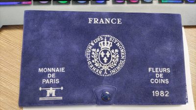 【海寧潮】第十六期拍卖 - 【海寧潮】卡装法国1982年11枚纪念套币含10法郎纪念银币一枚