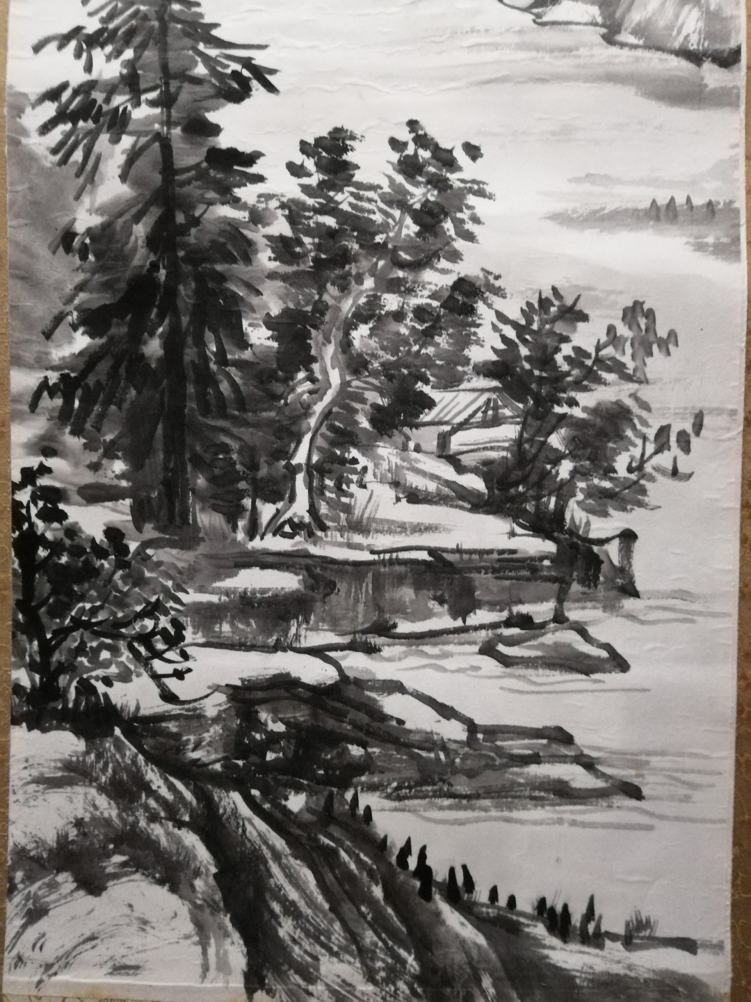 包老包真早年国外回流国画之水墨山水图老立轴！规格尺寸：全长约188厘米，画心136厘米X34厘米。品相描述：纸本，两硬木轴头都在，