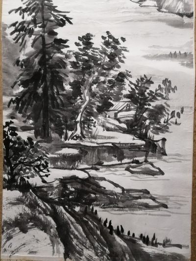 包老包真早年国外回流国画之水墨山水图老立轴！规格尺寸：全长约188厘米，画心136厘米X34厘米。品相描述：纸本，两硬木轴头都在，