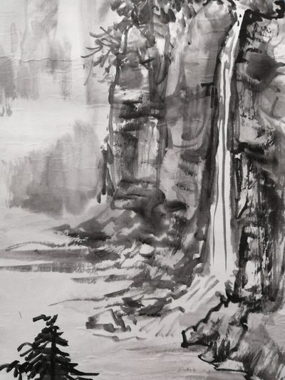 包老包真早年国外回流国画之水墨山水图老立轴！规格尺寸：全长约188厘米，画心136厘米X34厘米。品相描述：纸本，两硬木轴头都在，