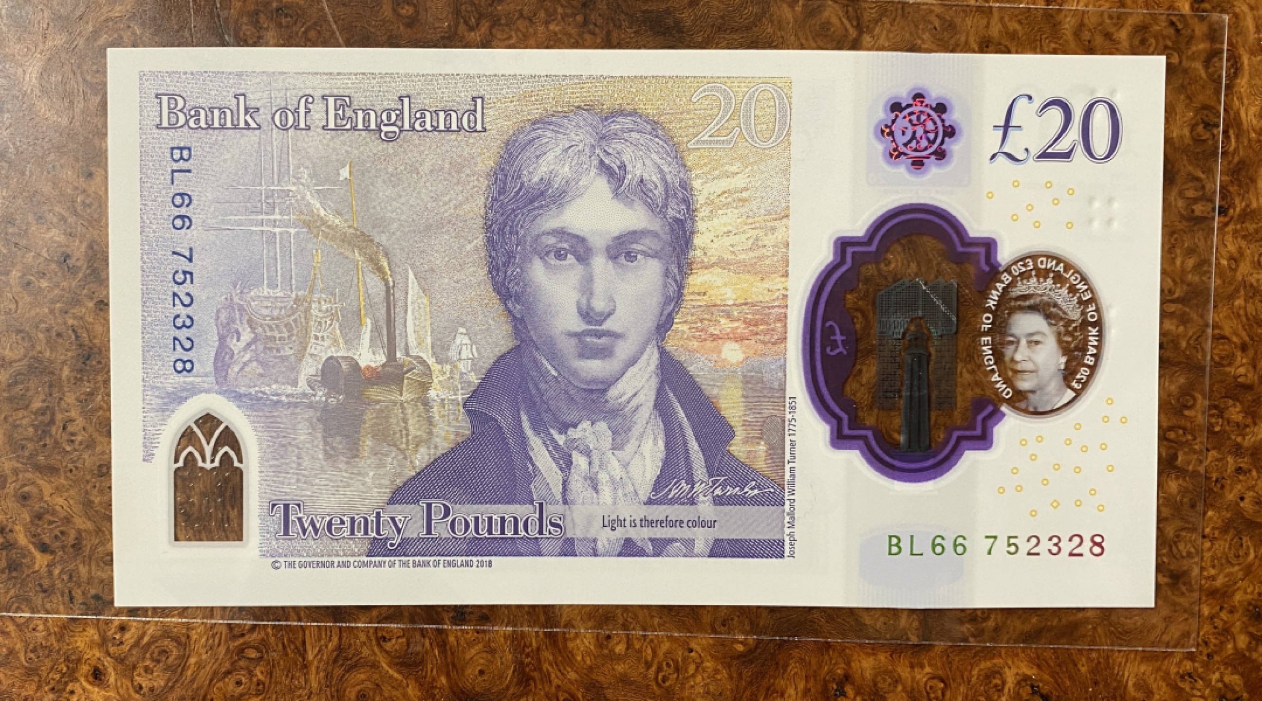 Chase Auction（得物拍卖）第5期 - - 中外纸币、硬币联拍 英国塑料钞20镑，UNC，窗口有划痕！正面为英国女王伊丽莎白二世，背面为英国浪漫主义风景画家威廉·透纳的自画像。