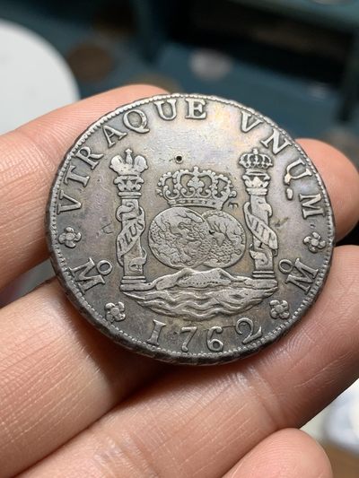 《竞宝斋》第43场-本周日，周一2场连拍（全场顺丰包邮） - 原味黑古包浆 XF-AU  墨西哥 1762年 8R 地球双柱 大银币 温润 有小戳点缀