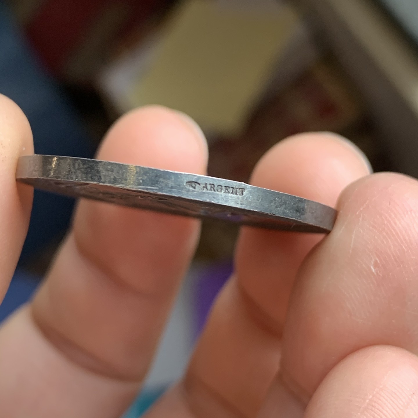 《竞宝斋》第43场-本周日，周一2场连拍（全场顺丰包邮） 法国 1847年 商业法院 圆形银质代币 15.7克 33.4mm 手指铭 银标