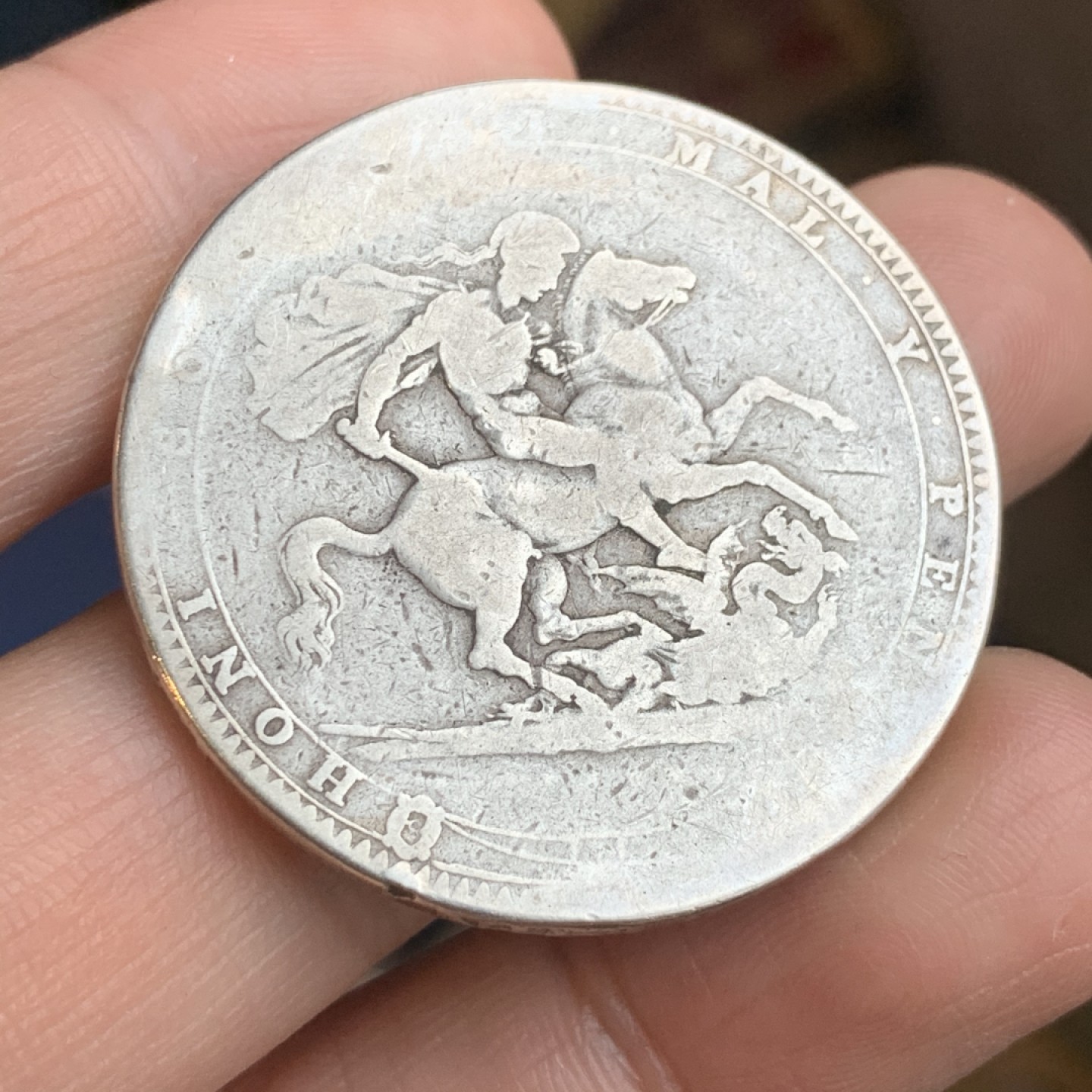 《竞宝斋》第43场-本周日，周一2场连拍（全场顺丰包邮） 英国 乔三 18XX 年 马剑克朗大银币 目测G级 难得磨损 光洁如玉