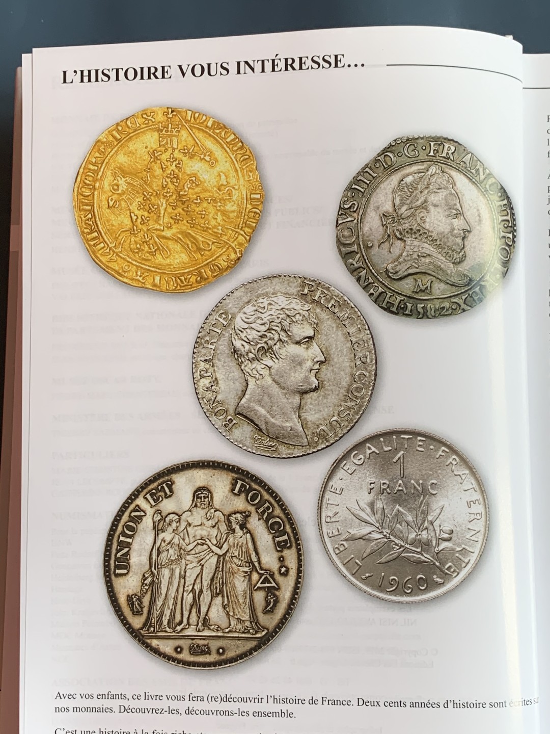 《竞宝斋》第43场-本周日，周一2场连拍（全场顺丰包邮） 精装本 法国2019钱币目录 从造币工艺，雕刻师，标识标志，细分版别都有详尽的分类 厚达1126页！可谓是法币的百科全书，难得