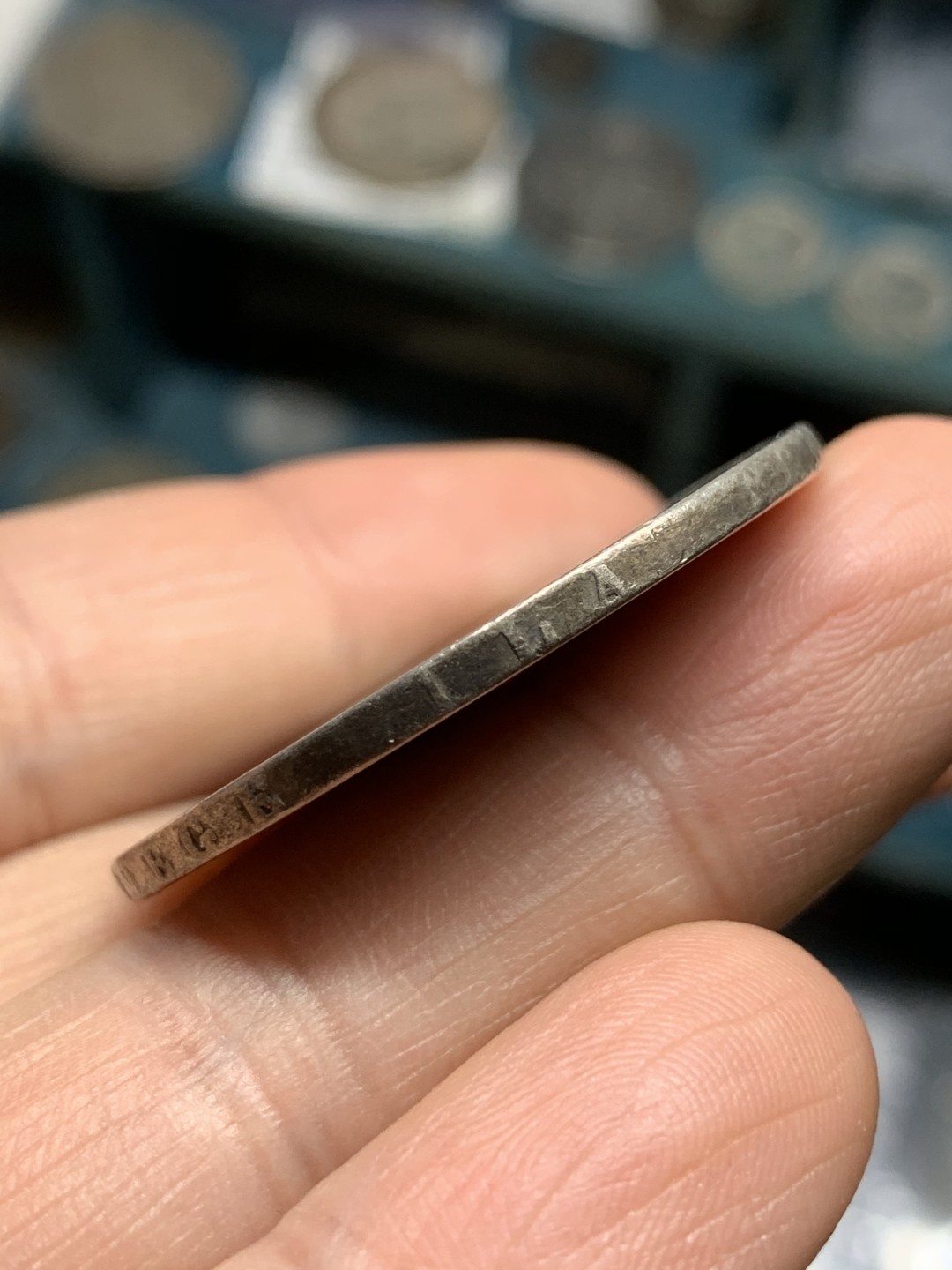 《竞宝斋》第43场-本周日，周一2场连拍（全场顺丰包邮） 1833年法国菲利普斯一世5法郎裸币一枚 12点处有一小孔