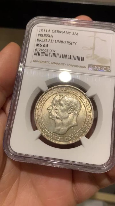 《竞宝斋》第43场-本周日，周一2场连拍（全场顺丰包邮） NGC-MS64 德国普鲁士 1911年 布雷斯劳大学 3马克 银币 原光淡彩 顶级品相