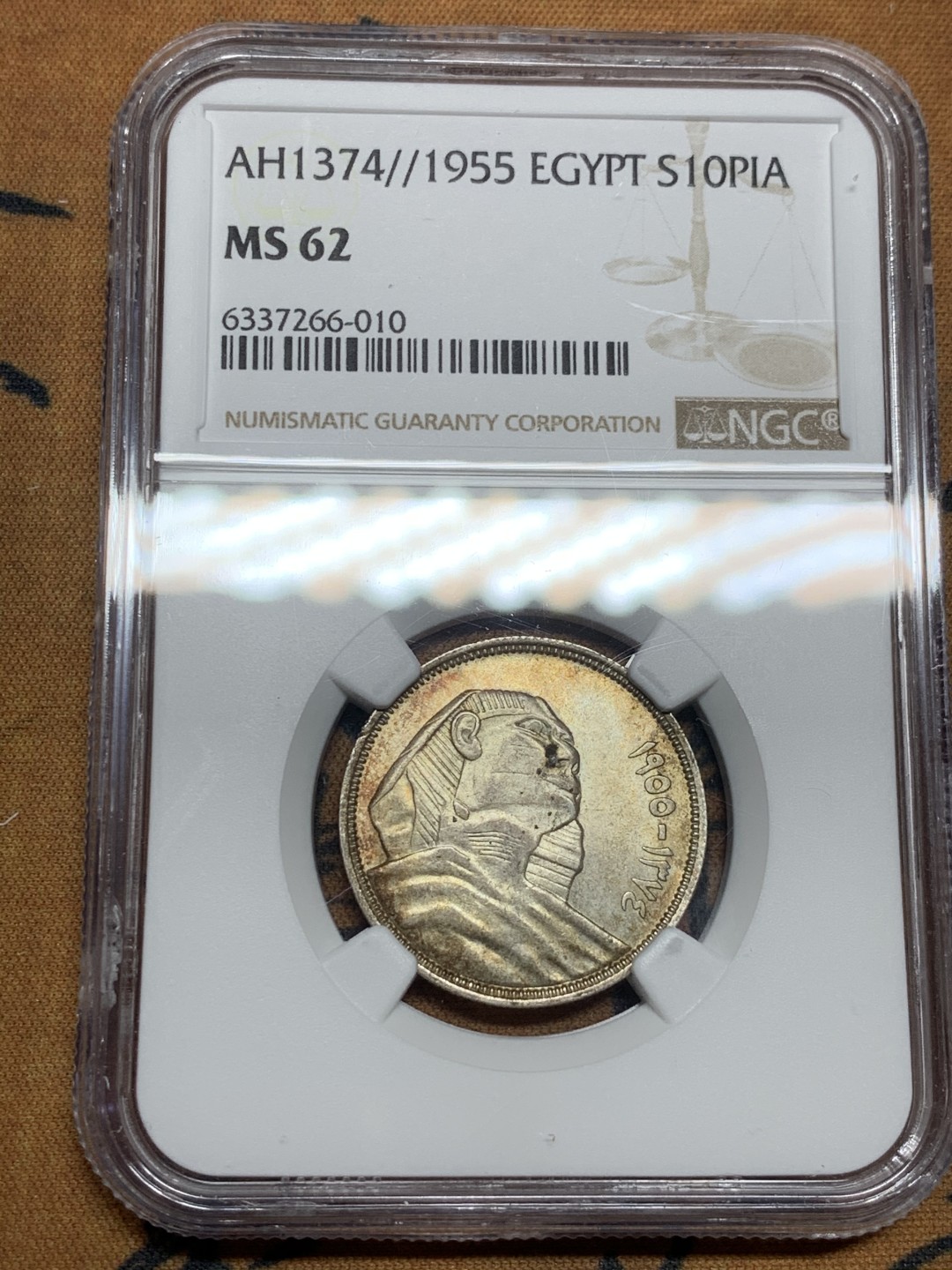 《竞宝斋》第43场-本周日，周一2场连拍（全场顺丰包邮） NGC-MS62 埃及 AH1374/1955年 狮身人面像 10皮 银币 原光带彩 非常漂亮