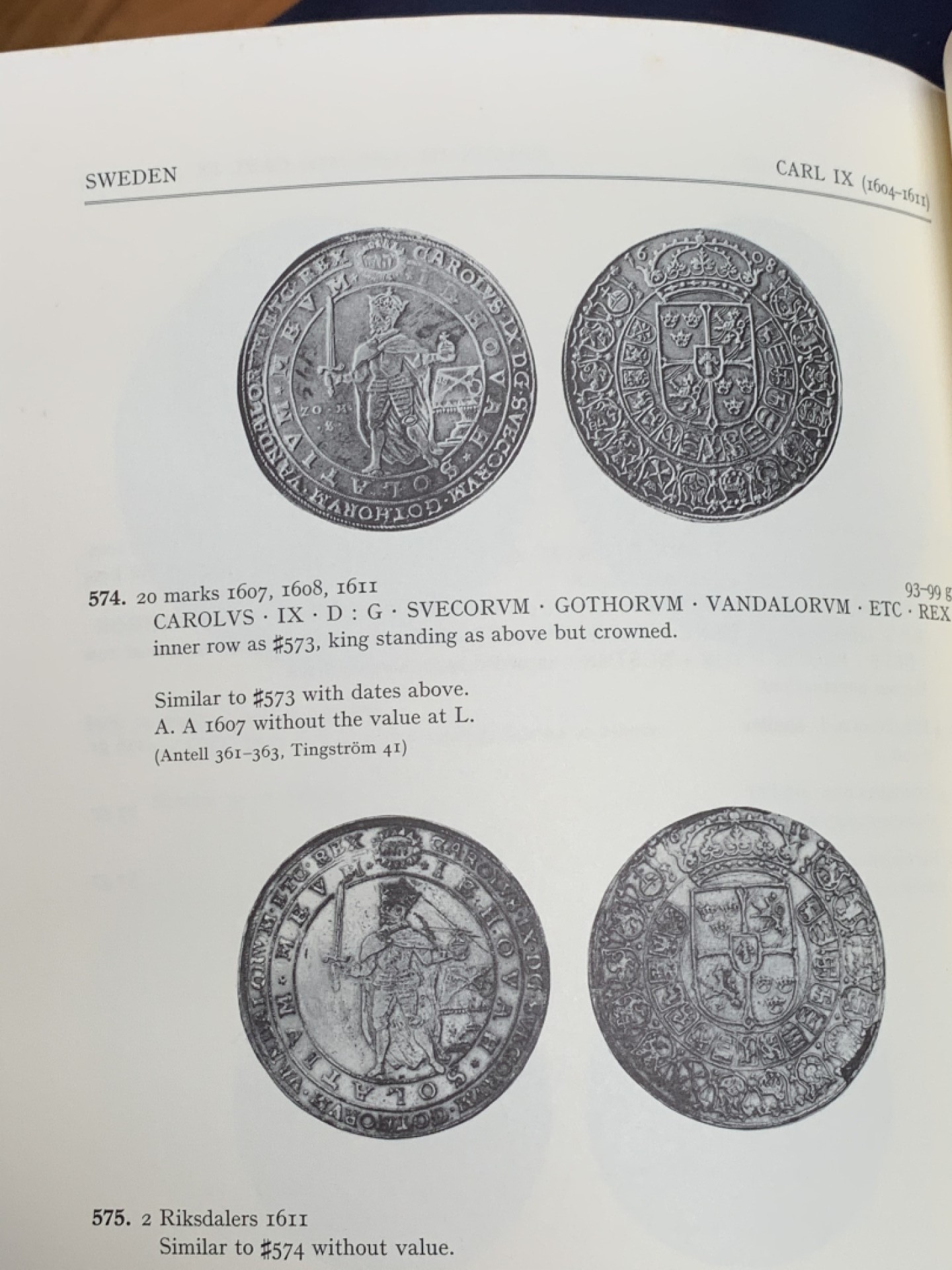 《竞宝斋》第43场-本周日，周一2场连拍（全场顺丰包邮） 精装本 达文波特 世界大规格 银币目录 囊括各国2泰勒到16泰勒超大规格银币，精装杂志大小 既是目录本身也是收藏品
