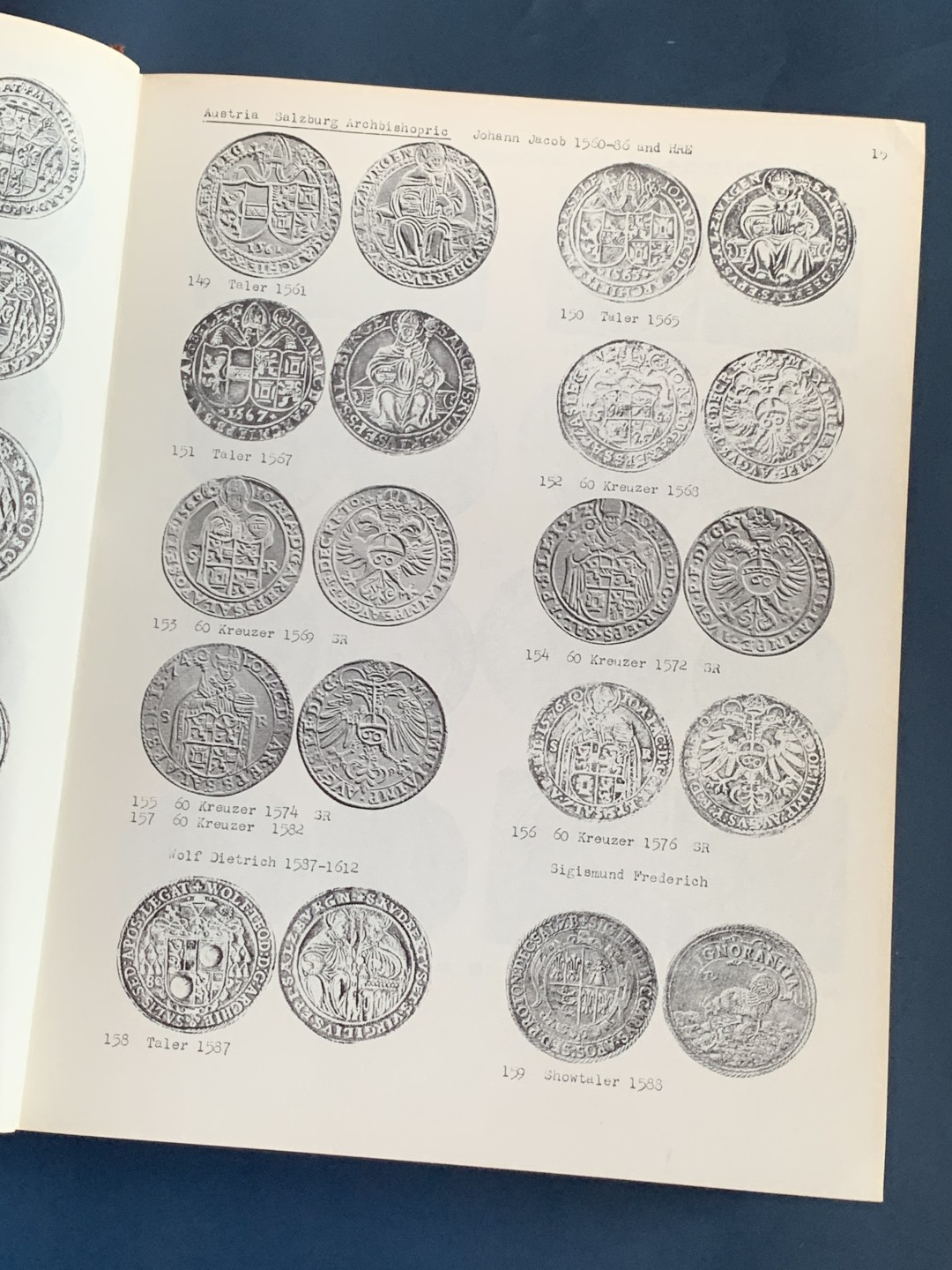 《竞宝斋》第43场-本周日，周一2场连拍（全场顺丰包邮） 世界主币银元目录 从1477-1877年 巴赫特尔 1975年精装本 很大很厚 近乎1比1的比例展现 厚达630页 杂志大小