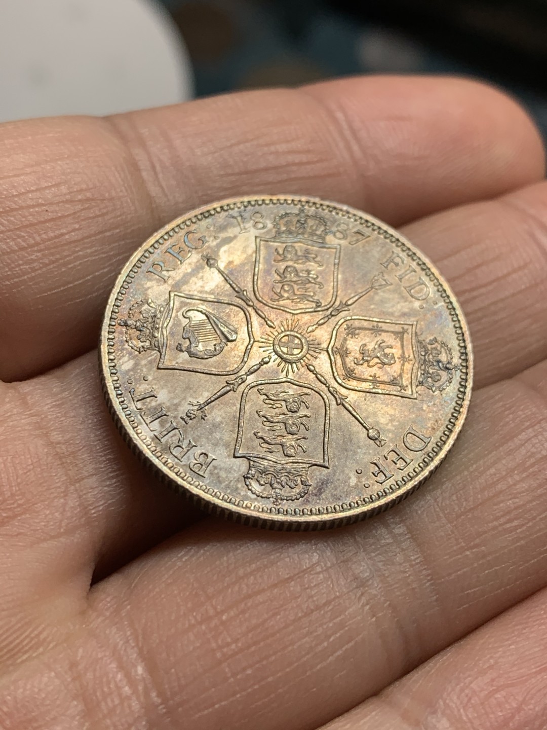 《竞宝斋》第43场-本周日，周一2场连拍（全场顺丰包邮） UNC级好品   英国 1887年 2先令 维多利亚 银币  UNC细节 淡彩包浆