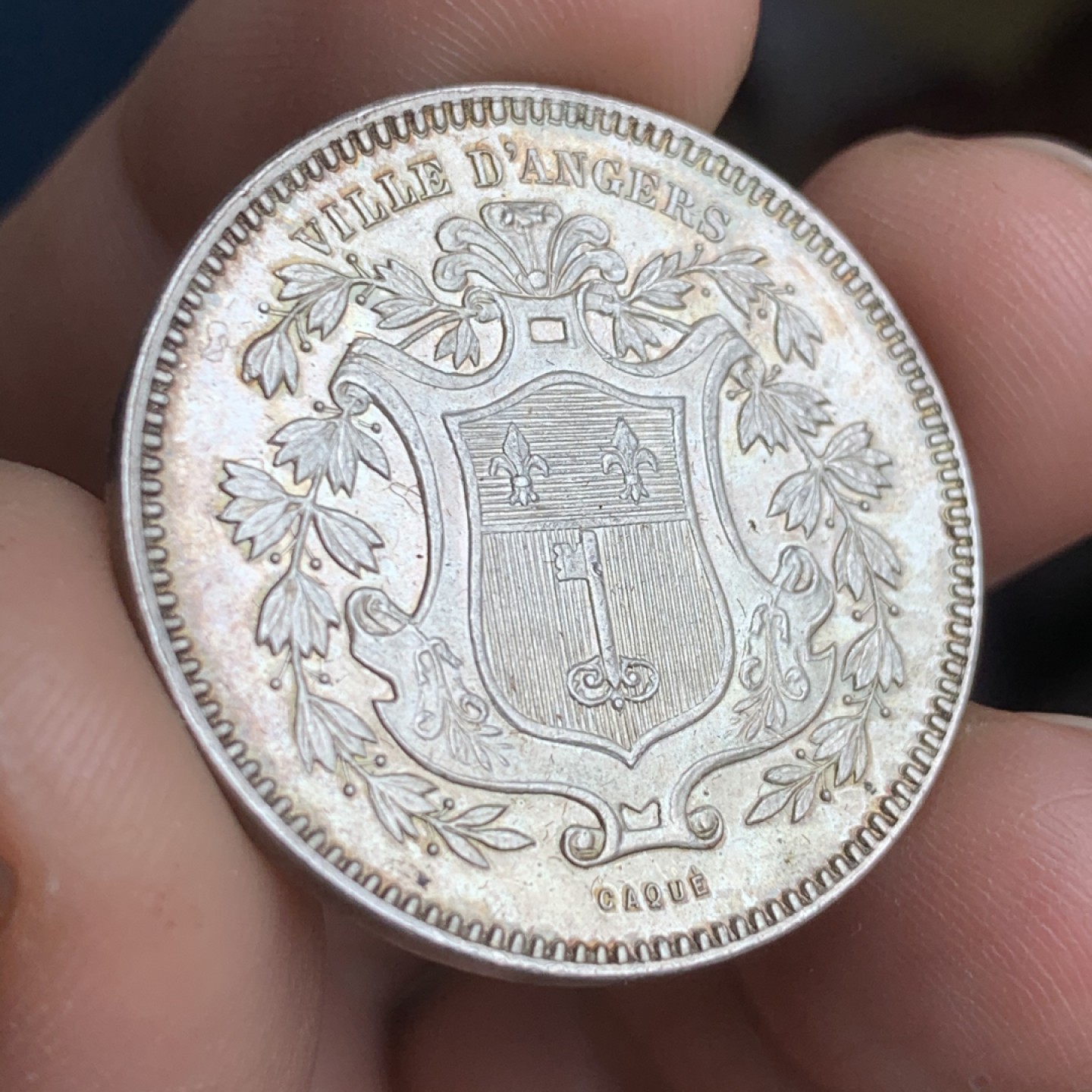 《竞宝斋》第43场-本周日，周一2场连拍（全场顺丰包邮） MS品质 法国储蓄银行 共济会大眼睛 银质 圆形代币12.2克 30.4mm 淡彩包浆 细节很好蜜蜂栩栩如生 丰饶角 银标 