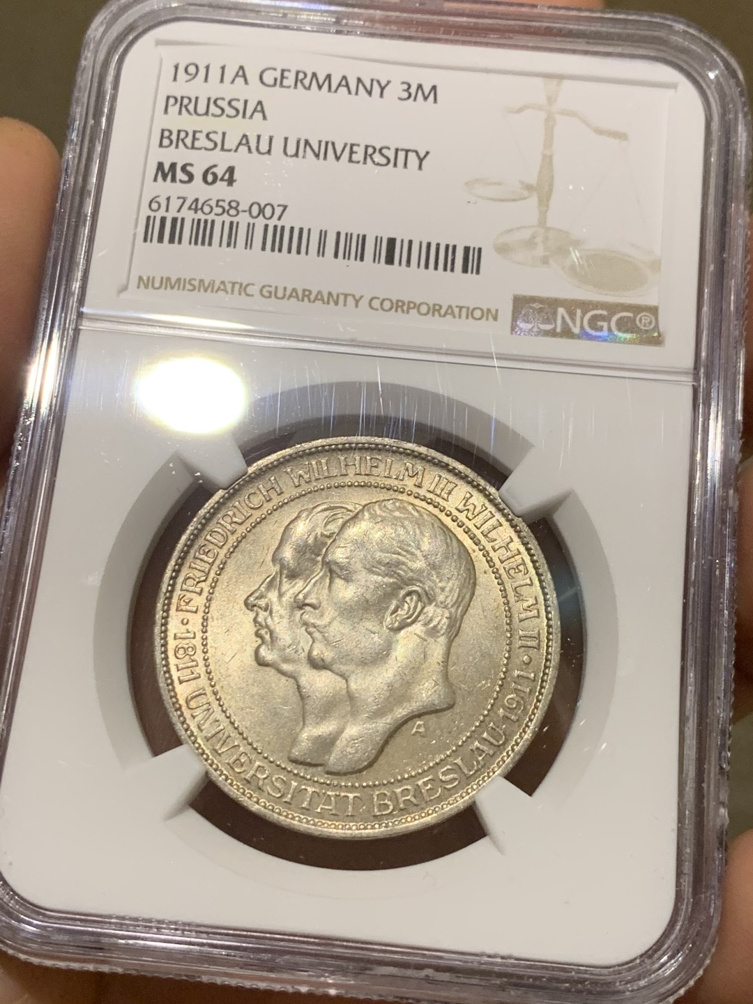 《竞宝斋》第43场-本周日，周一2场连拍（全场顺丰包邮） NGC-MS64 德国普鲁士 1911年 布雷斯劳大学 3马克 银币 原光淡彩 顶级品相