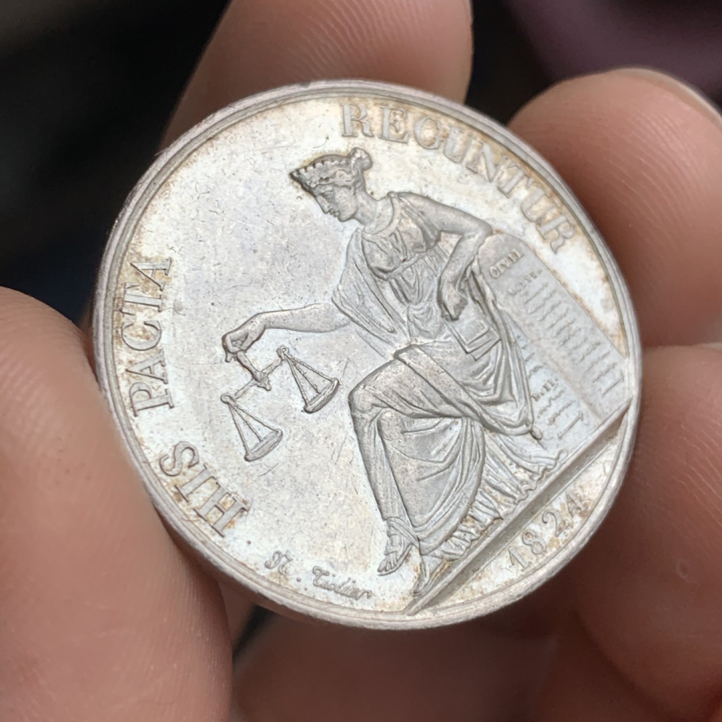 《竞宝斋》第43场-本周日，周一2场连拍（全场顺丰包邮） 法国 1824年 兰斯区公证人 圆形 银质代币 12克 30.1mm 神灯边铭 银标