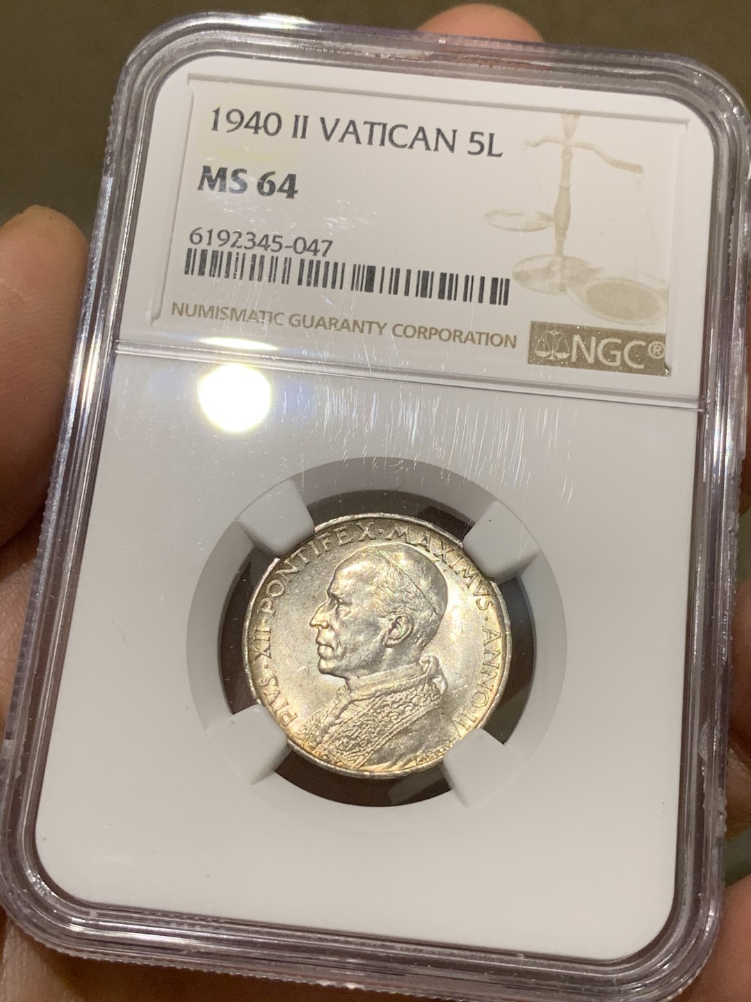 《竞宝斋》第43场-本周日，周一2场连拍（全场顺丰包邮） NGC-MS64 完美品相BU五彩光梵蒂冈1940年5里拉银币