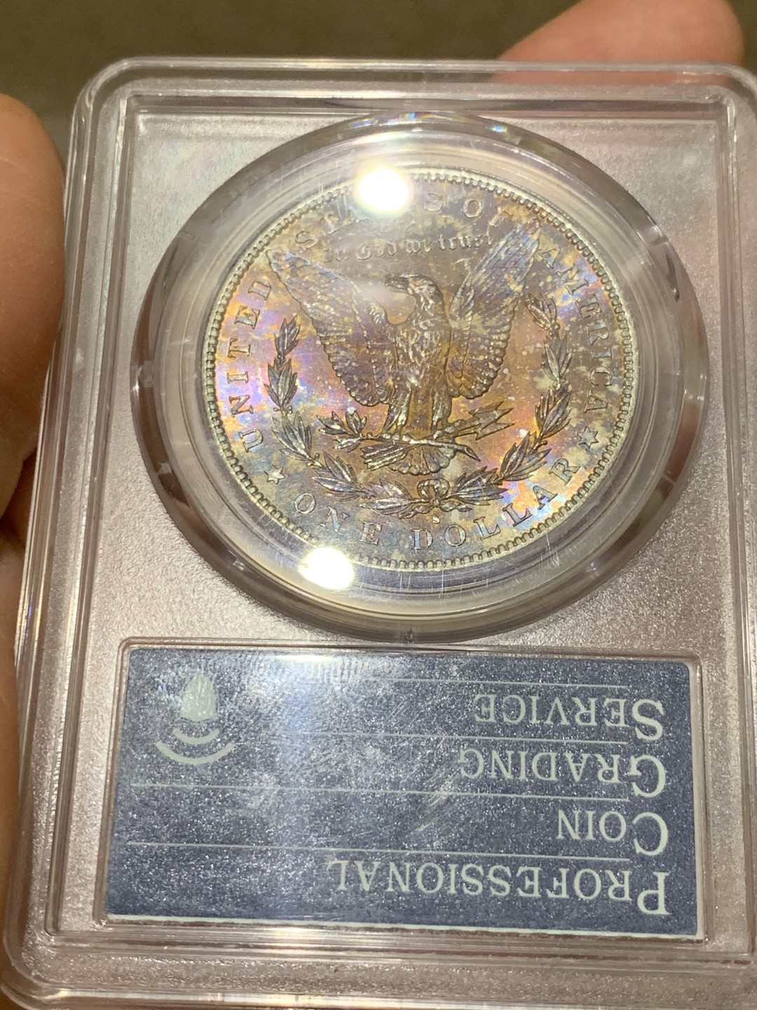 《竞宝斋》第43场-本周日，周一2场连拍（全场顺丰包邮） PCGS-MS65 1879年美国摩根银币 无敌艳丽的紫彩 真正的紫罗兰彩，比起那些浮在表面一层后养的所谓紫彩漂亮多了，光度和打制的细节都很好