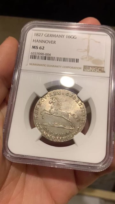 《竞宝斋》第43场-本周日，周一2场连拍（全场顺丰包邮） NGC-MS62 德国汉诺威 1827年 乔四宝马 16G 银币 这品有这品相已经是顶级了