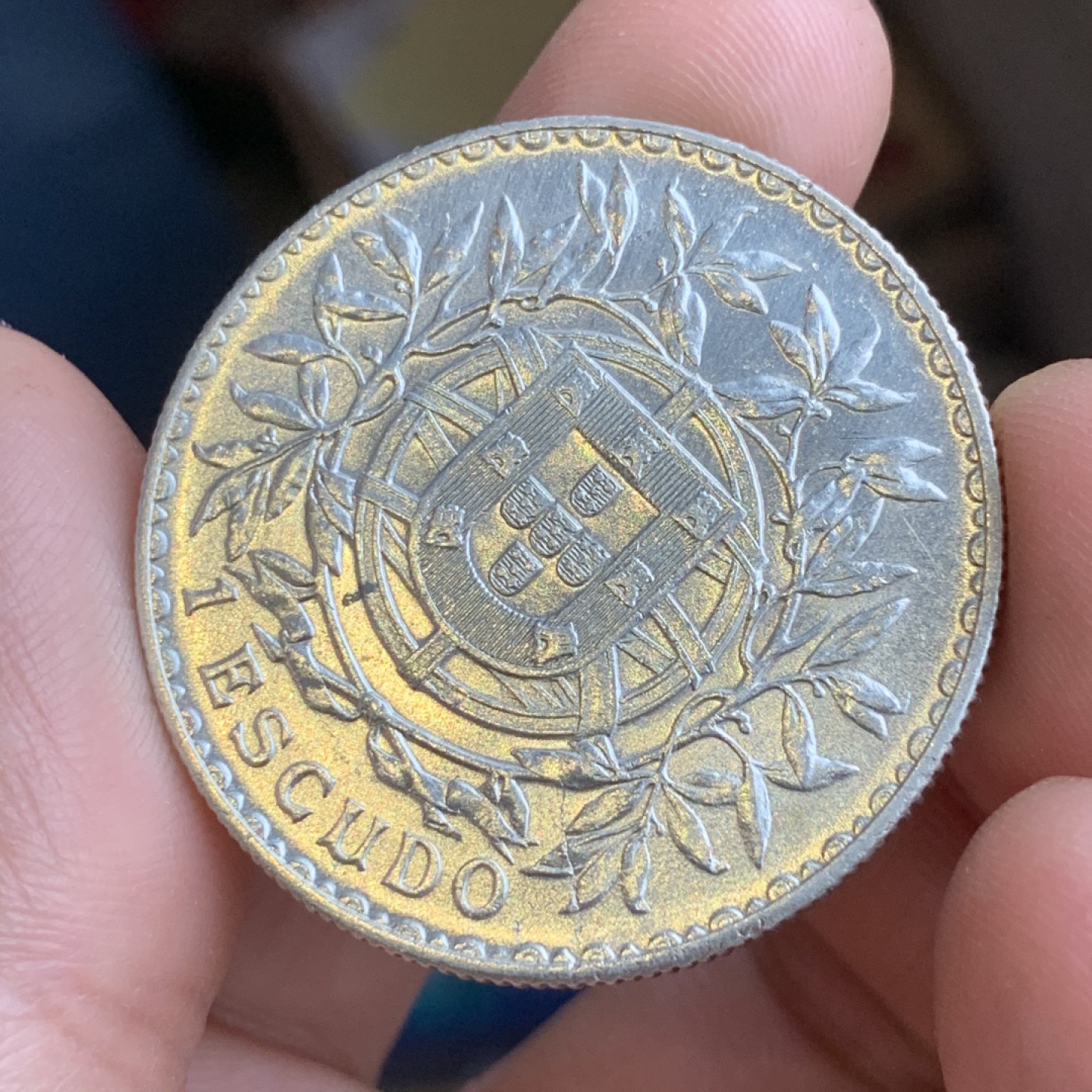 《竞宝斋》第43场-本周日，周一2场连拍（全场顺丰包邮） 淡金包浆 UNC 品质 葡萄牙 1915年 1E 大银币 光感十足