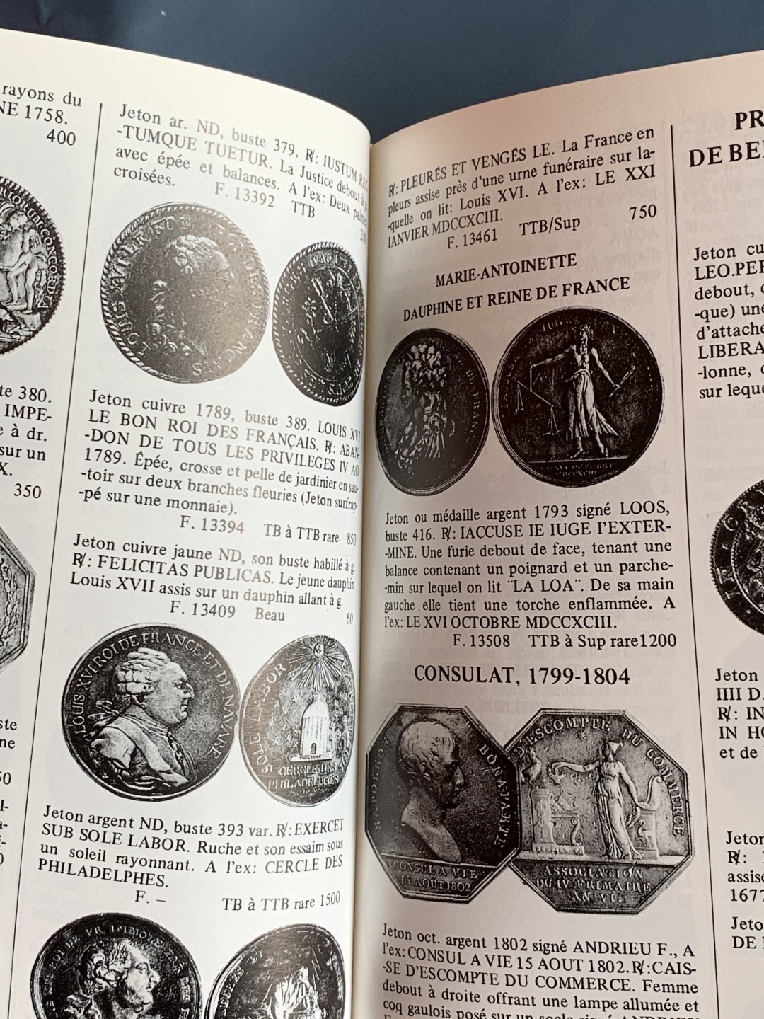 《竞宝斋》第43场-本周日，周一2场连拍（全场顺丰包邮） （精装本）法国 八角代币目录 详尽阐述 特征与当时定价 非常有价值的参考目录 