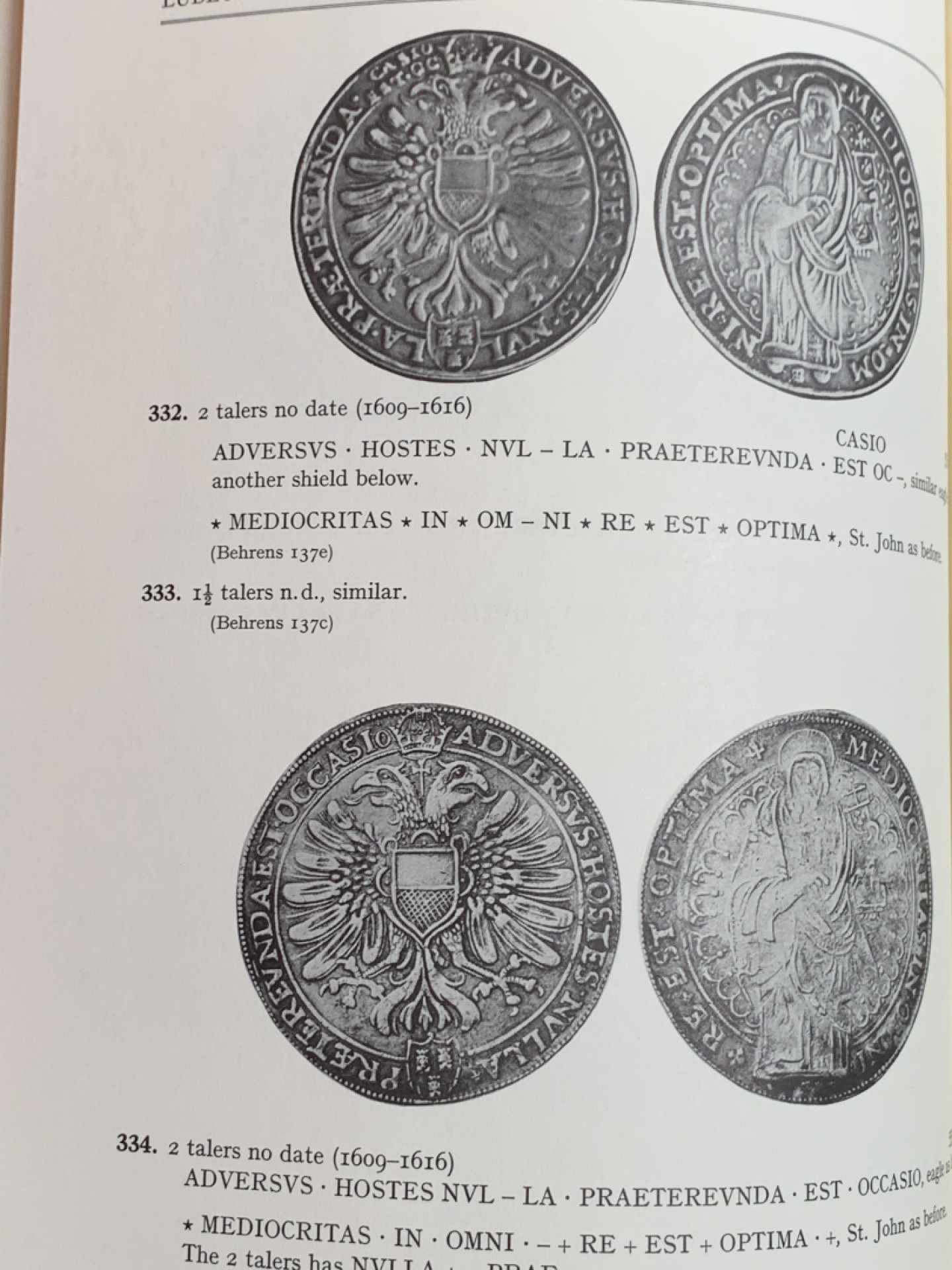 《竞宝斋》第43场-本周日，周一2场连拍（全场顺丰包邮） 精装本 达文波特 世界大规格 银币目录 囊括各国2泰勒到16泰勒超大规格银币，精装杂志大小 既是目录本身也是收藏品