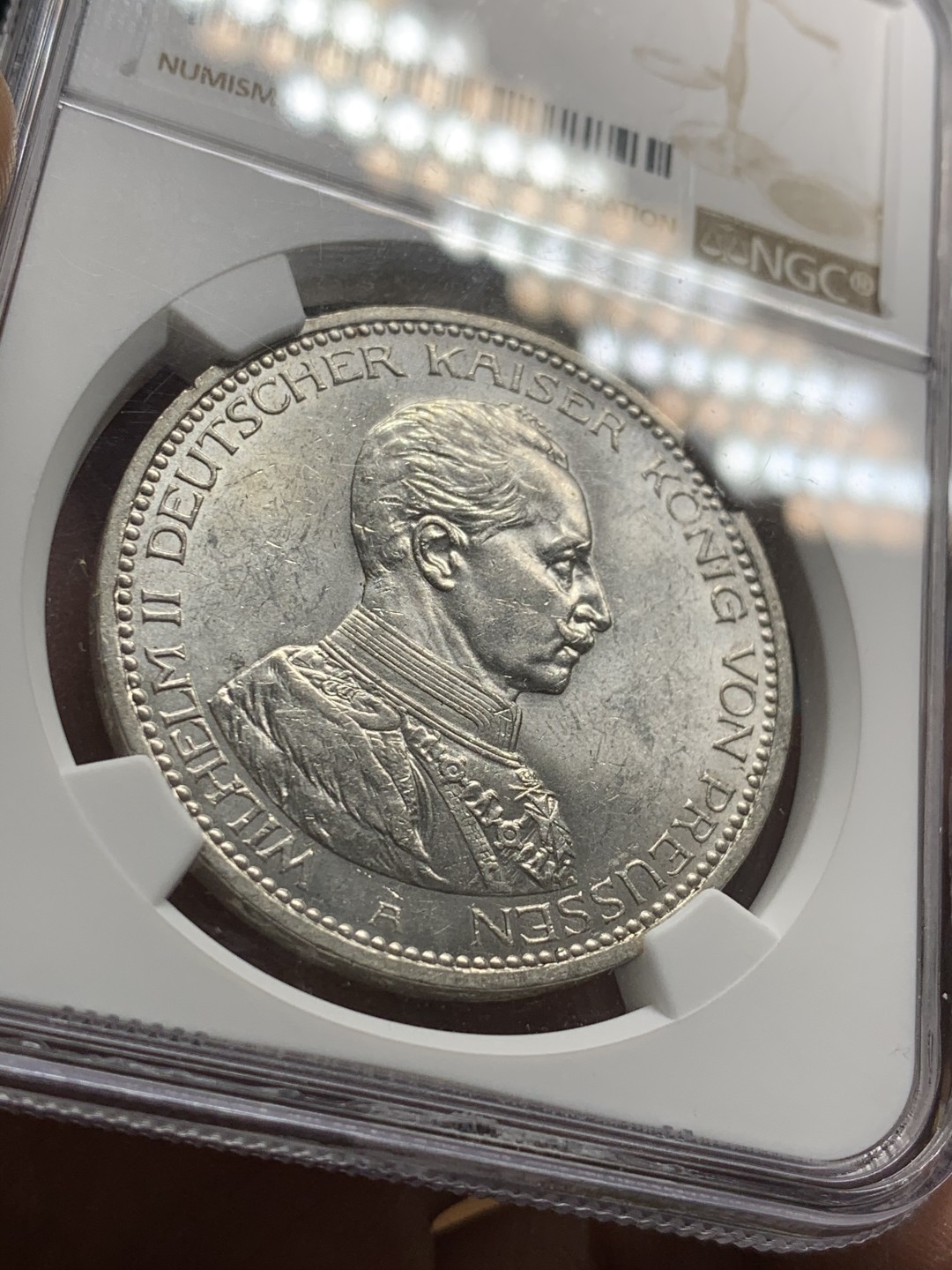 《竞宝斋》第43场-本周日，周一2场连拍（全场顺丰包邮） NGC-MS61 德国 1913年 5马克 威廉二世戎装 银币 细节丰富 底板丝滑 带转光