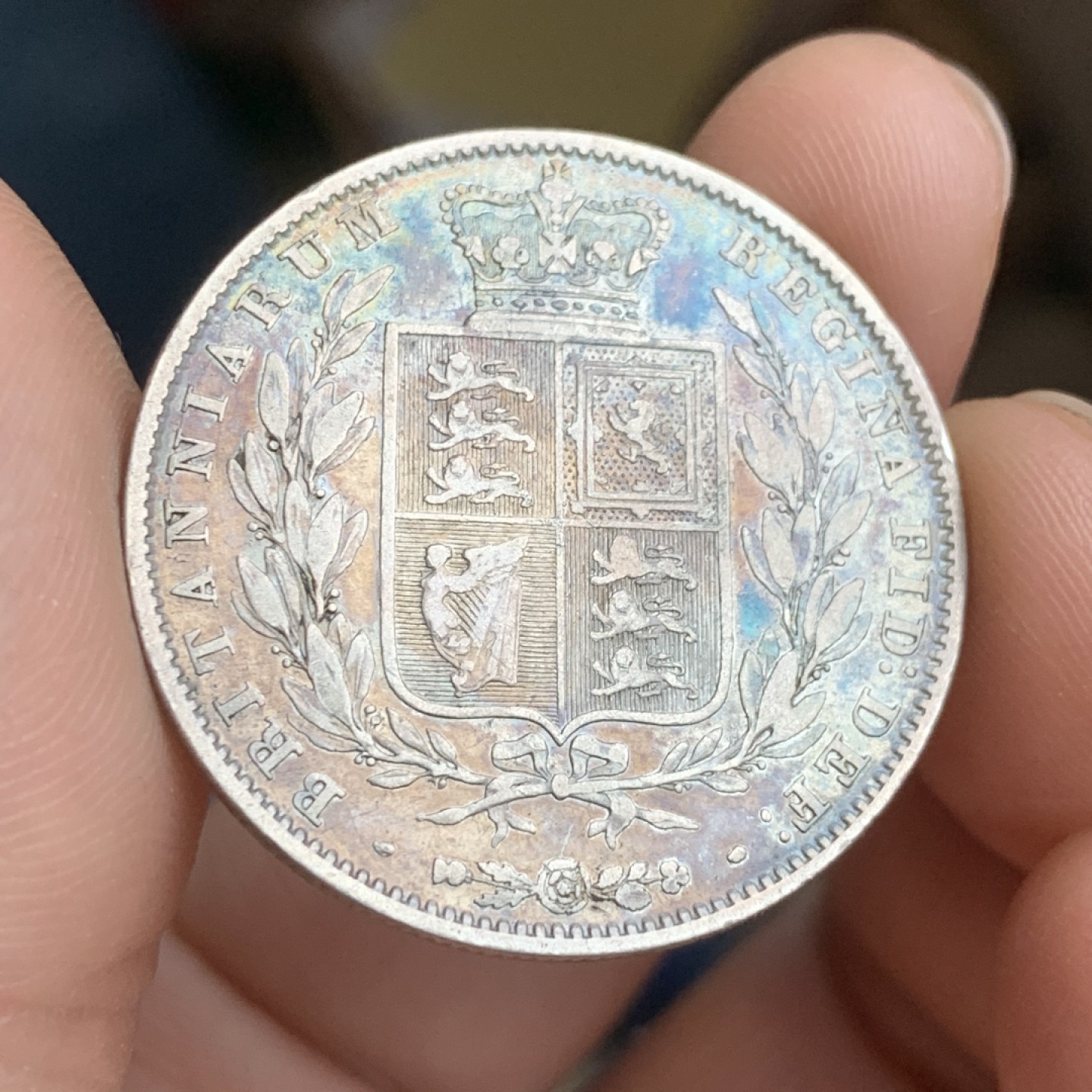 《竞宝斋》第43场-本周日，周一2场连拍（全场顺丰包邮） 难得五彩 早期 英国 1845年  维多利亚年轻版 半克朗银币