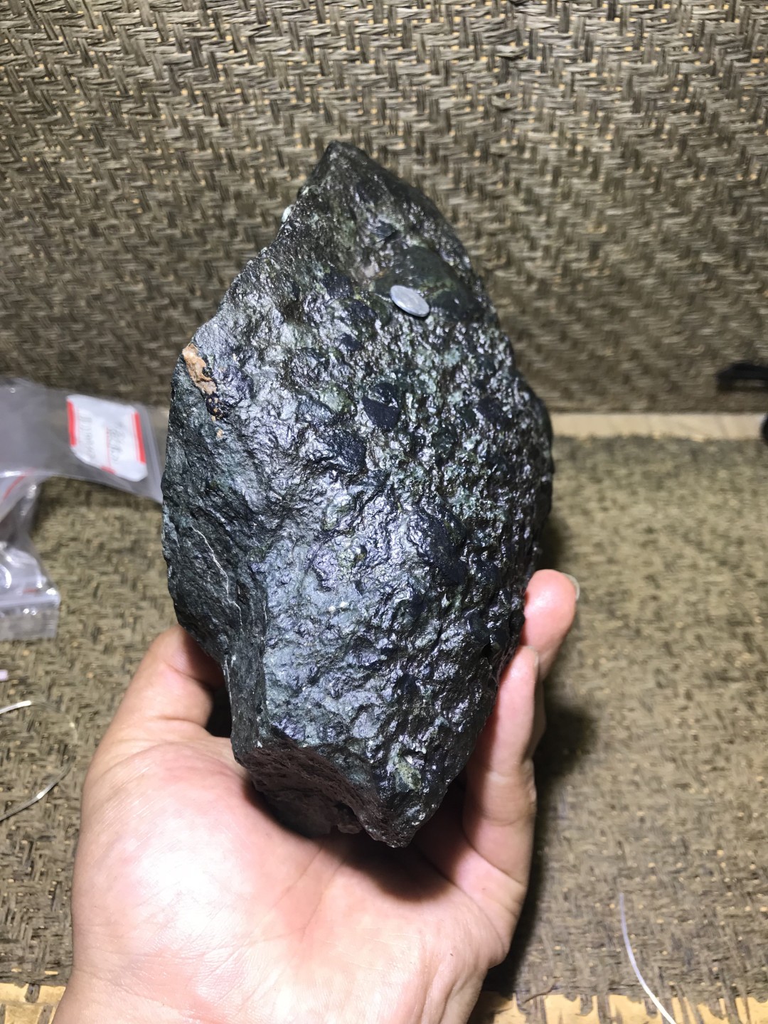 仅此一块！新疆戈壁滩稀有碳质球粒原石，