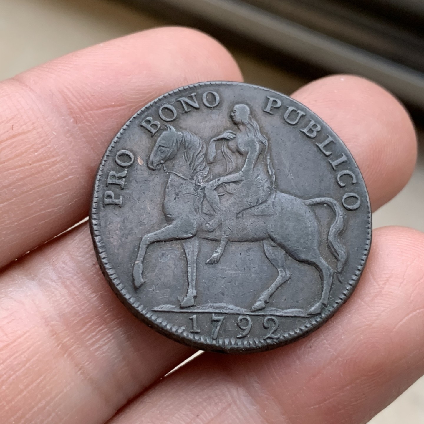 《竞宝斋》第43场-本周日，周一2场连拍（全场顺丰包邮） 热门品种 英国 1792年 考文垂 戈黛娃夫人 1/2便士 代币 巧克力包浆 人物，大象都非常清晰