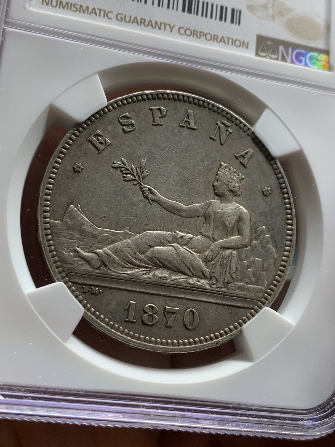 《竞宝斋》第43场-本周日，周一2场连拍（全场顺丰包邮） NGC-AU55 西班牙 1870年 坐人拿花 5比塞塔 双柱大银币 这分数已经非常非常高了