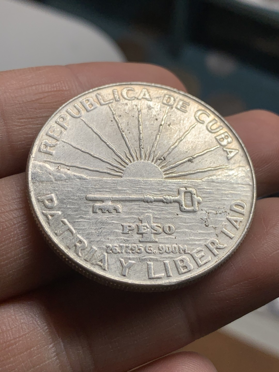 《竞宝斋》第43场-本周日，周一2场连拍（全场顺丰包邮） 好品古巴 1953年 1比索 古巴诗人何塞马蒂银币 底板很棒，0.900高银 淡彩包浆 难得