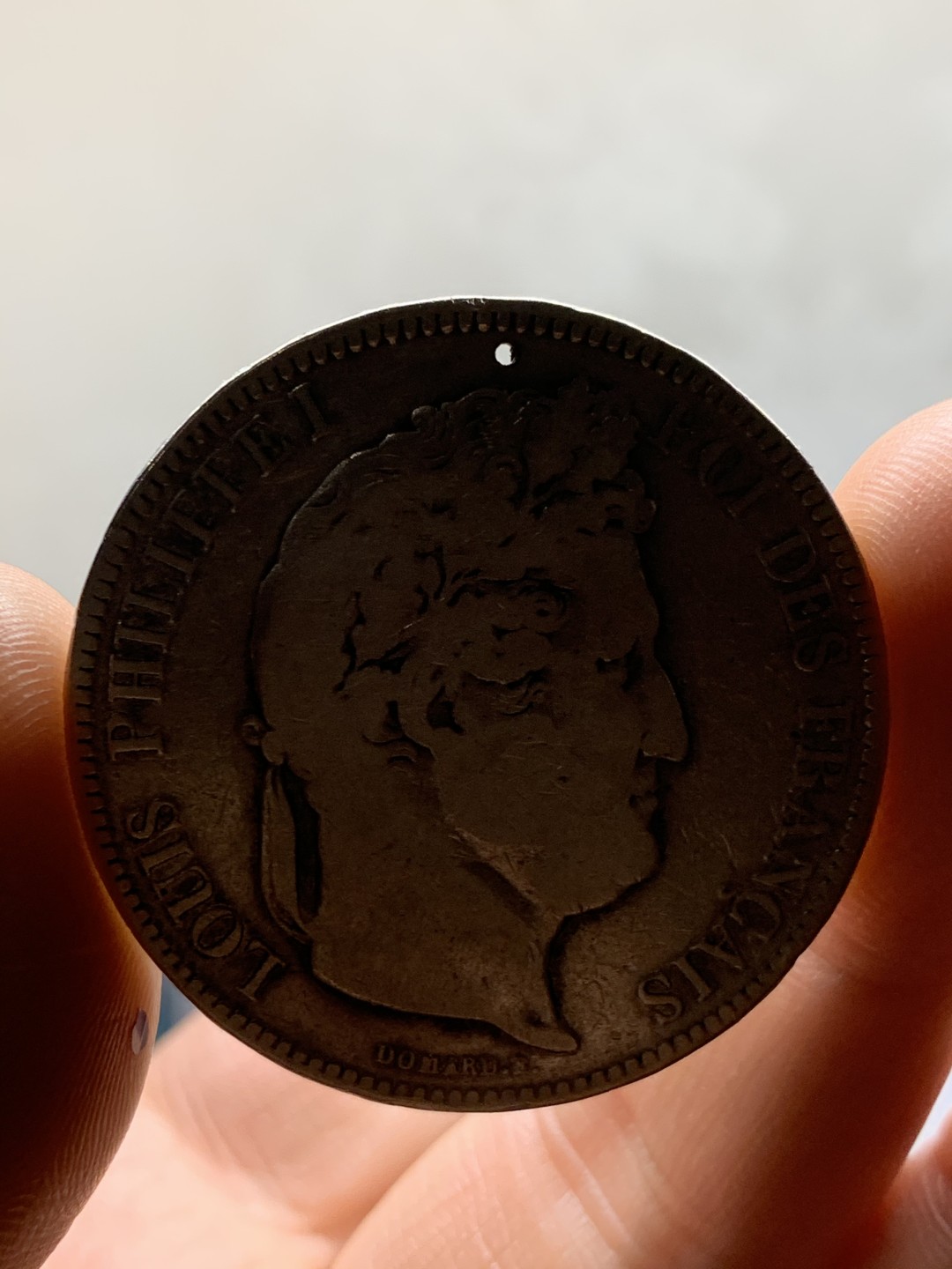 《竞宝斋》第43场-本周日，周一2场连拍（全场顺丰包邮） 1833年法国菲利普斯一世5法郎裸币一枚 12点处有一小孔